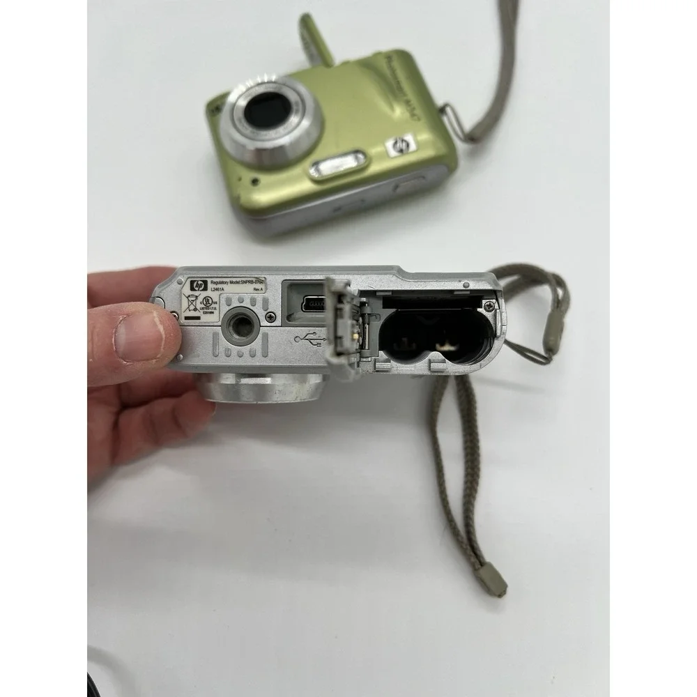 Lot Of‎ 2 HP PhotoSmart M547 6.2MP Digital Cameras For Parts